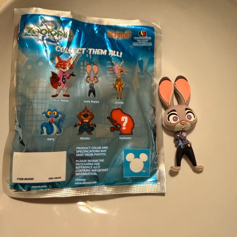 Disneys Zootopia 2 mystery Magnet “Judy Hopps” - Picture 2 of 4